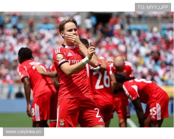 拜仁欧冠竞争力是否下降，现阶段表现波动对争冠形势产生实际影响