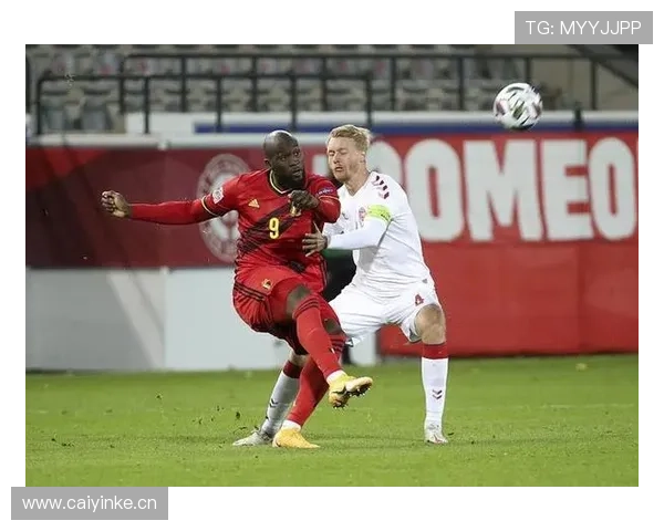 苏亚雷斯:从单箭头到自由中锋的战术角色演变分析