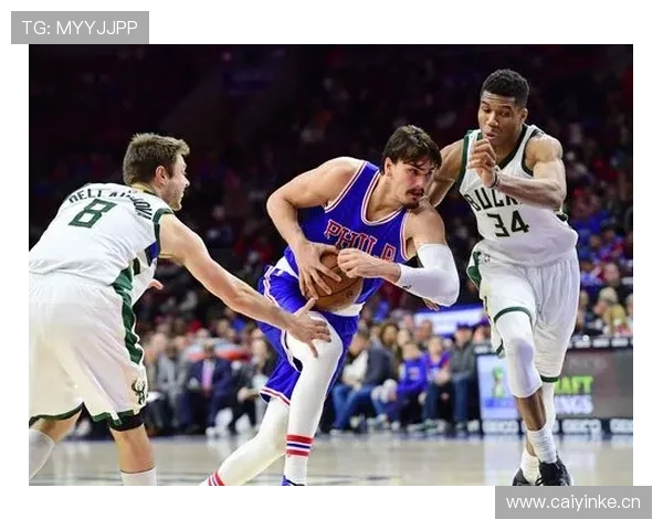 迈克尔·芬利无球跑位拉开空间助力球队提升进攻效率